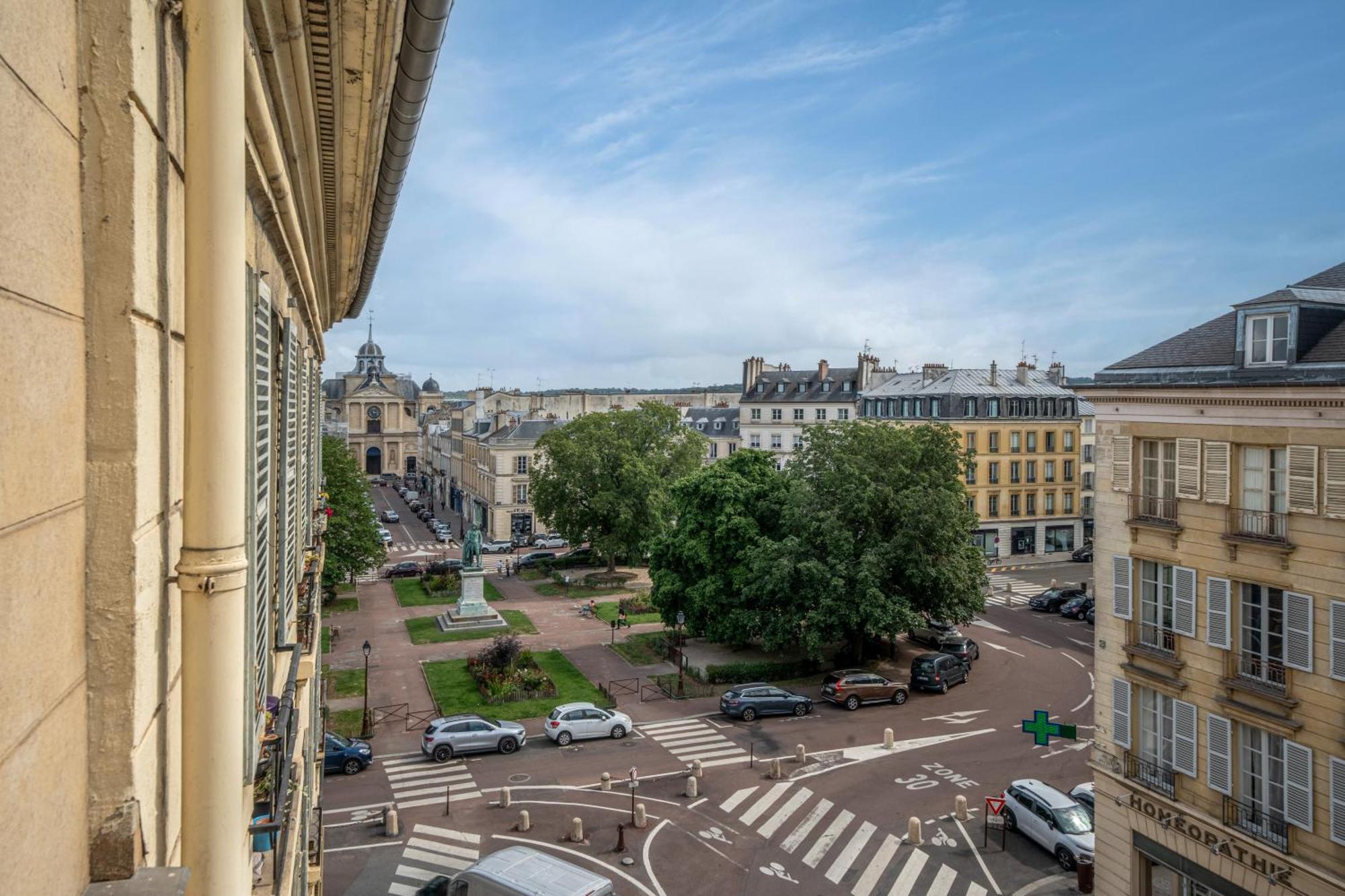Le Versailles Soleil Classe 3 Etoiles Charme & Vue Chapelle Royale Экстерьер фото