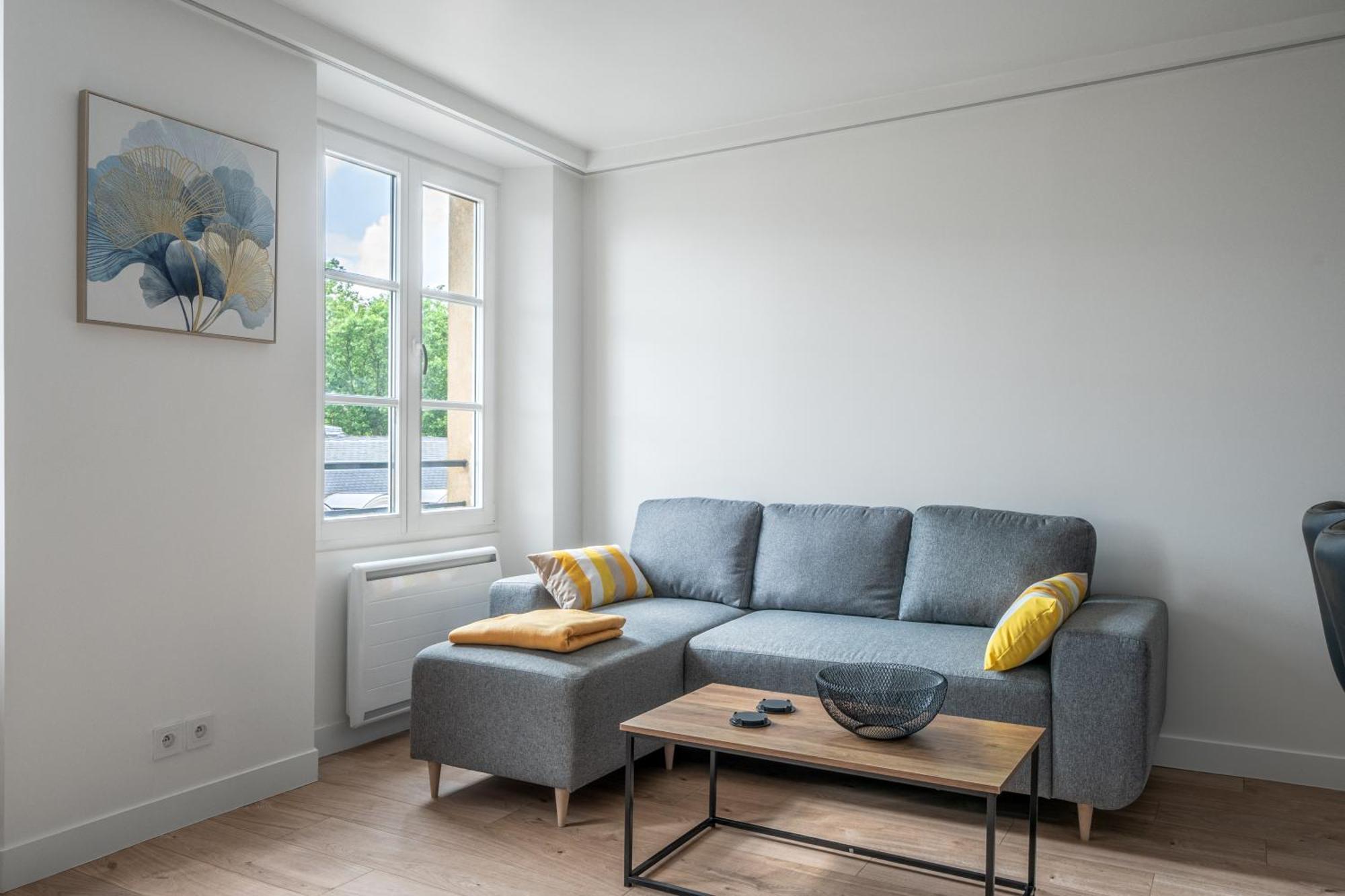Le Versailles Soleil Classe 3 Etoiles Charme & Vue Chapelle Royale Экстерьер фото
